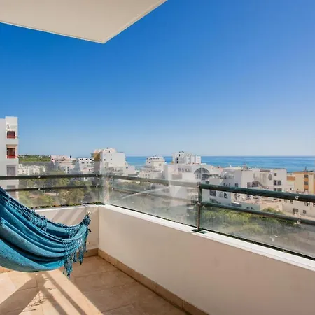 Sea View W/ Balcony By Lovelystay דירה