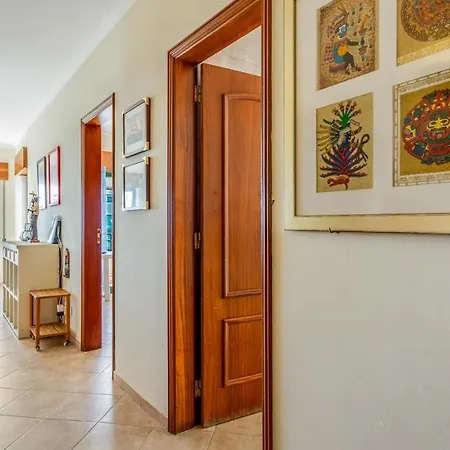 Sea View W/ Balcony By Lovelystay דירה