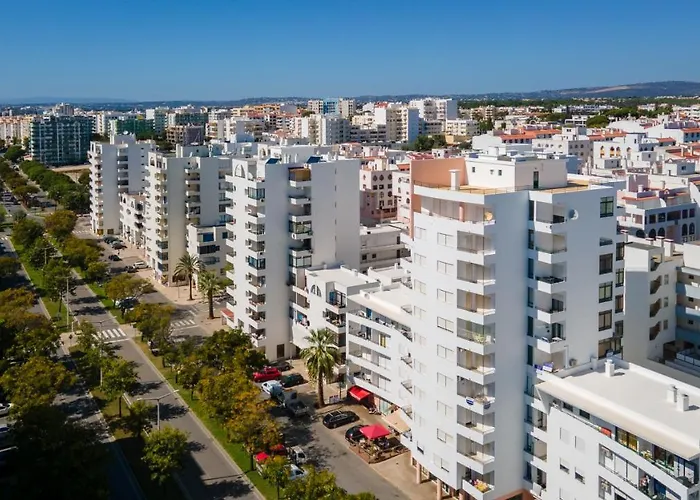 Daire Sea View W/ Balcony By Lovelystay