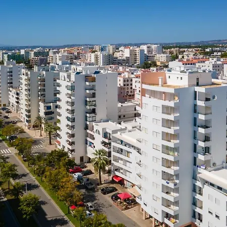Apartman Sea View W/ Balcony By Lovelystay